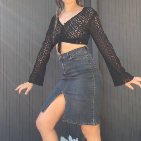 Vintage Lacey knitted flare sleeved crop top - Picture 2 of 5